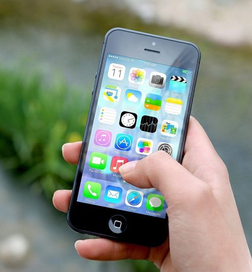 iphone, hand, screen-410311.jpg